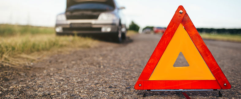 La DGT prevé añadir la luz de emergencia como elemento obligatorio